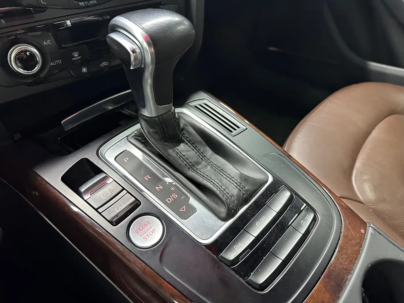 Audi A4L 2016 35 TFSI Collector's Edition S line Comfort фото 17