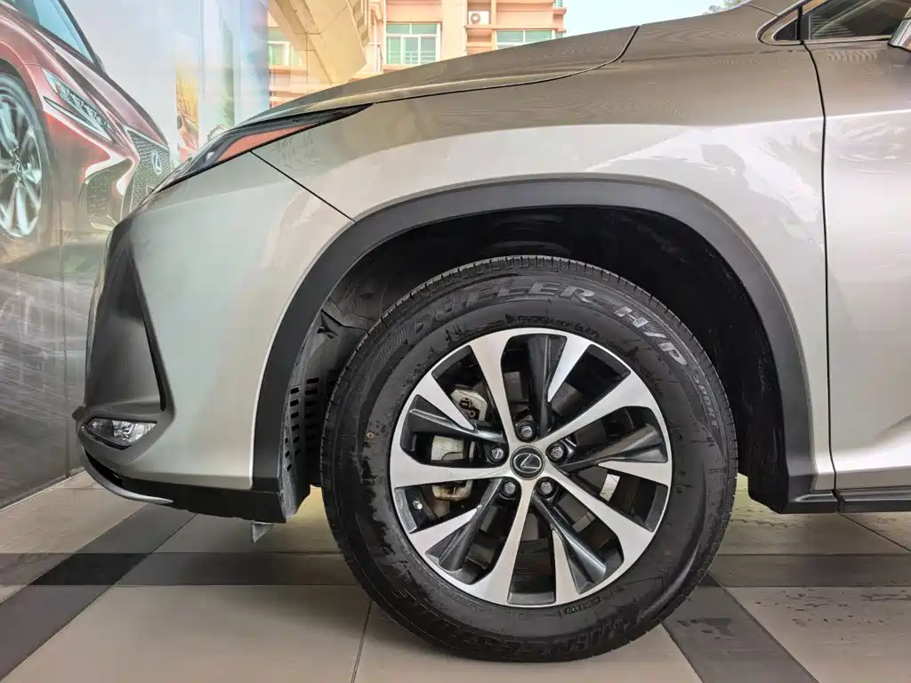 Фото 9 - Lexus RX