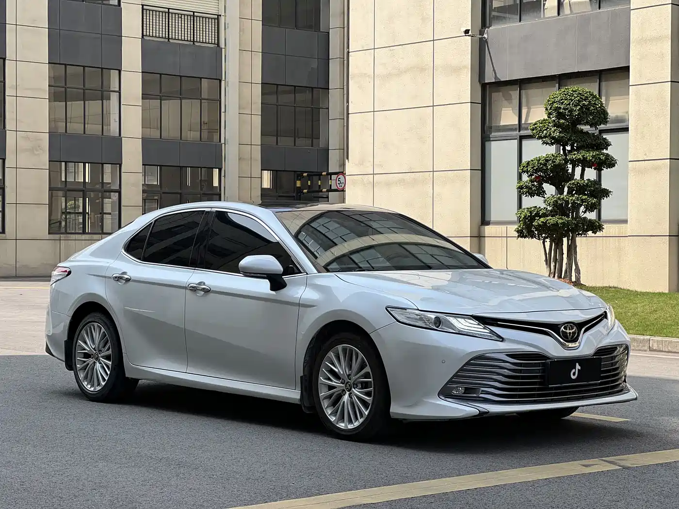 Toyota Camry 2019 2.5G Luxury Edition China VI фото 3