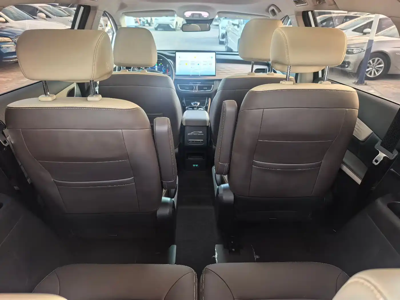 BYD Song MAX New Energy 2022 DM-i 105KM Executive Edition фото 9