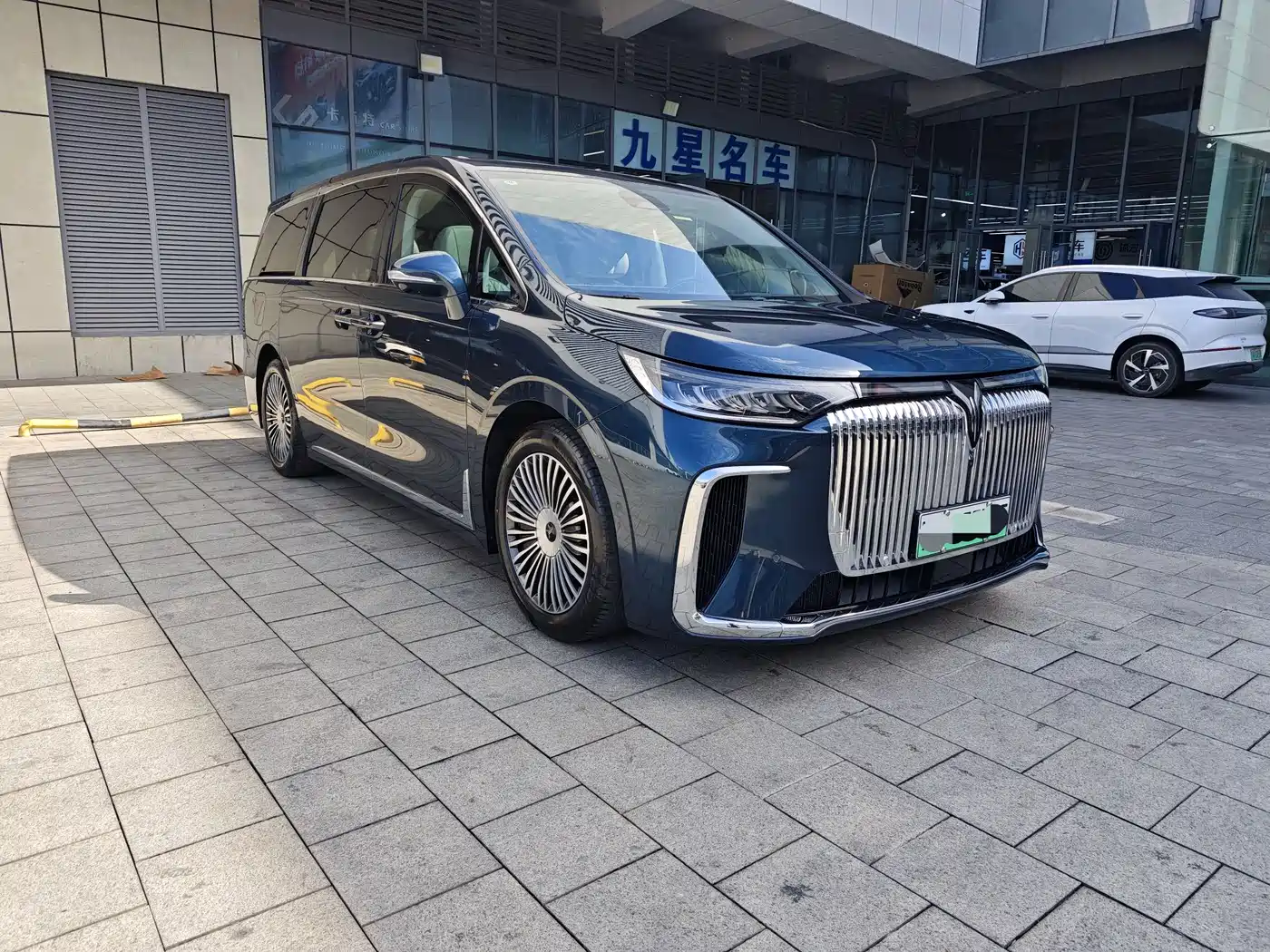 Voyah Auto Voyah Dreamer 2025 PHEV AWD Flagship Kunpeng Edition фото 5