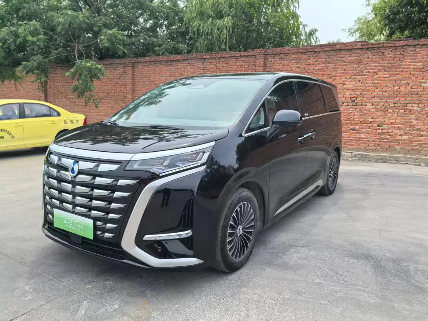 Denza D9 2022 DM-i 970 All-Wheel Drive Honor Edition