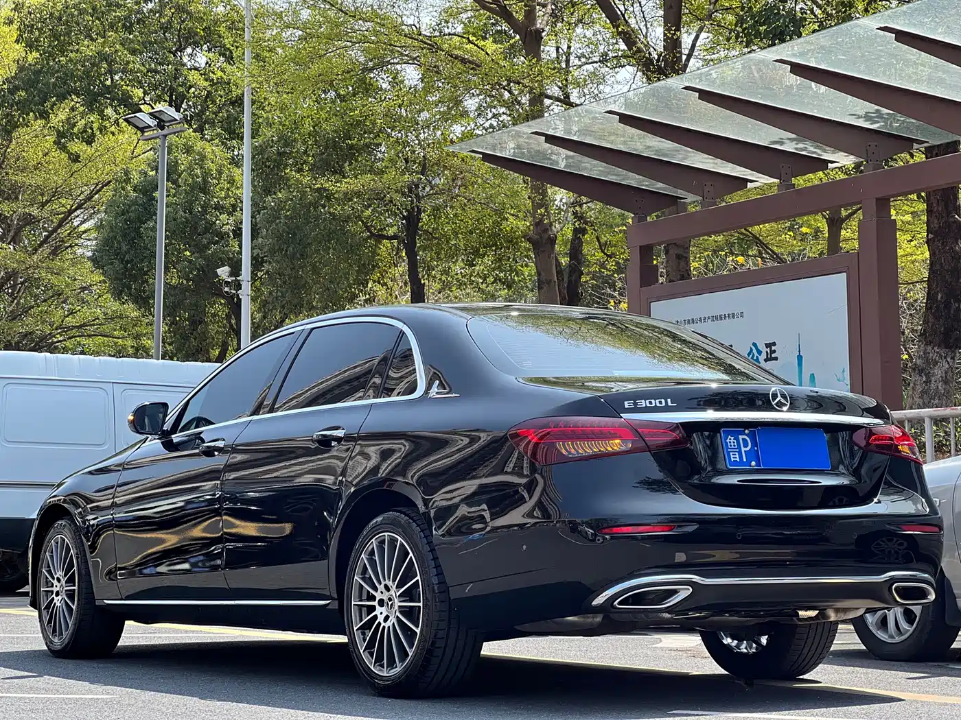 Mercedes-Benz E-Class 2023 E 260 L фото 9