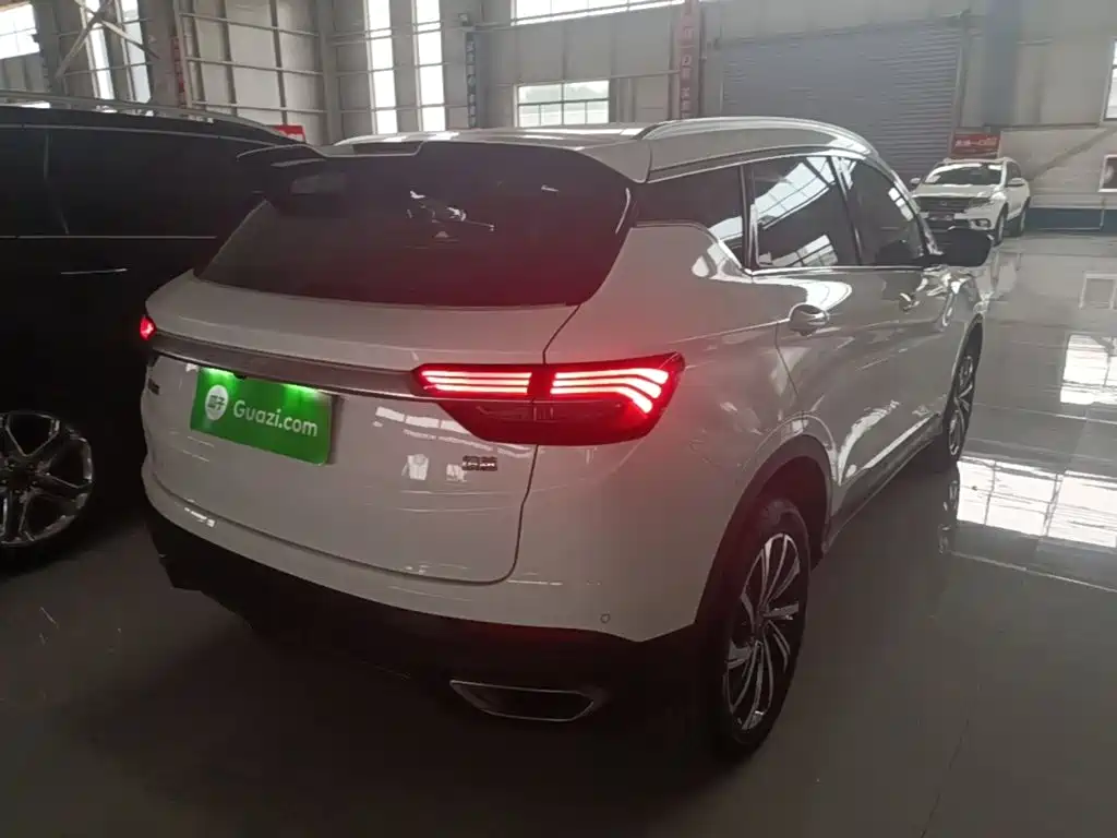 Фото 7 - Geely Coolray