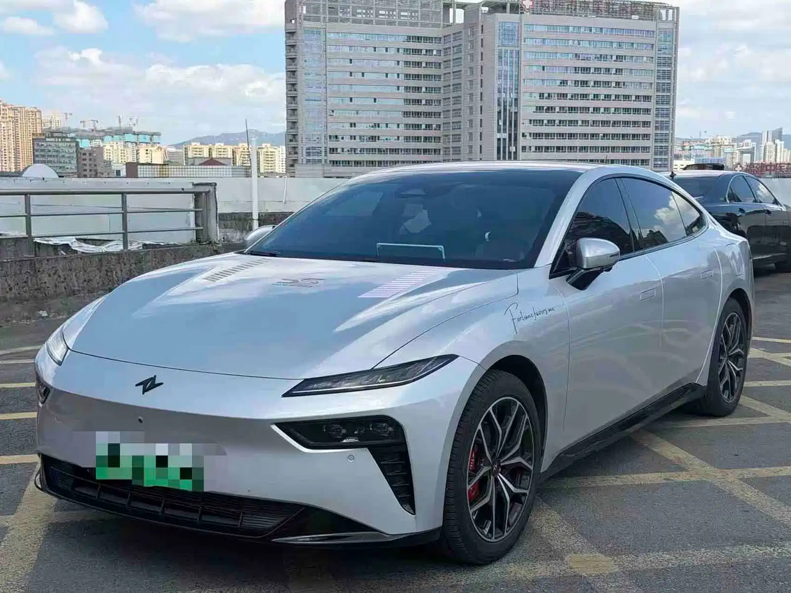 صورة 1 - Dongfeng Yipai eπ007