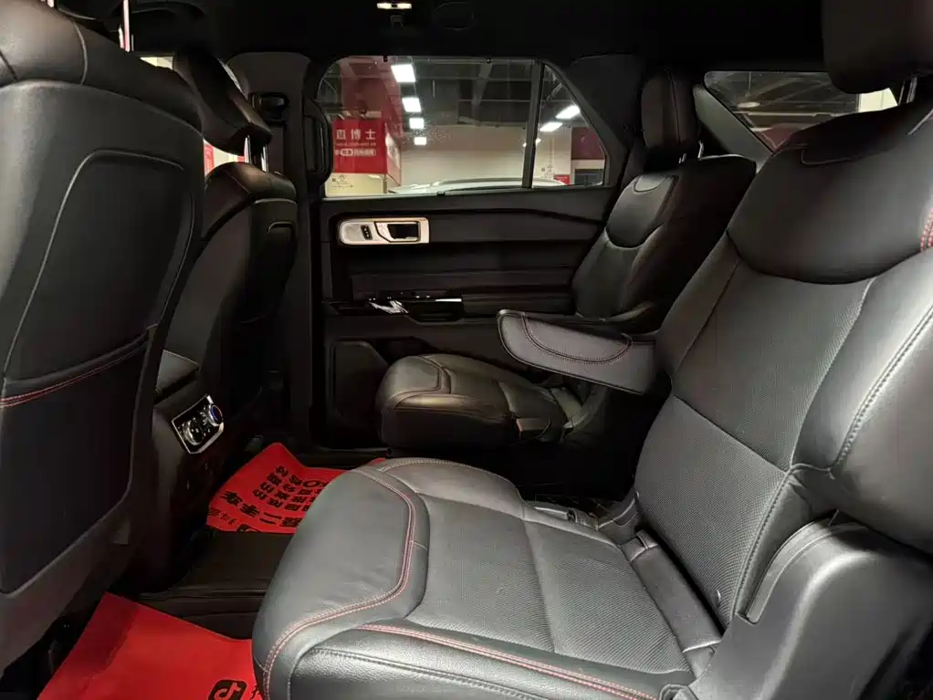 Photo 9 - Ford Explorer
