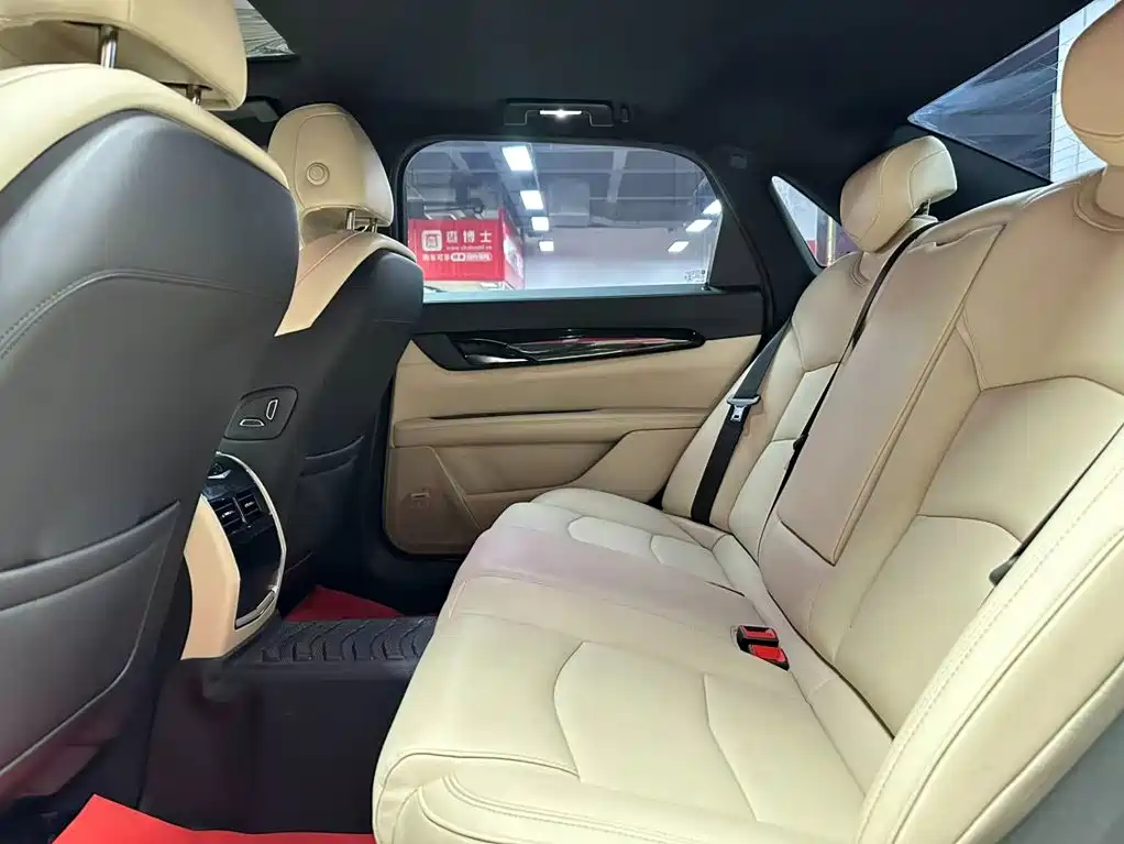 Фото 8 - Cadillac CT6