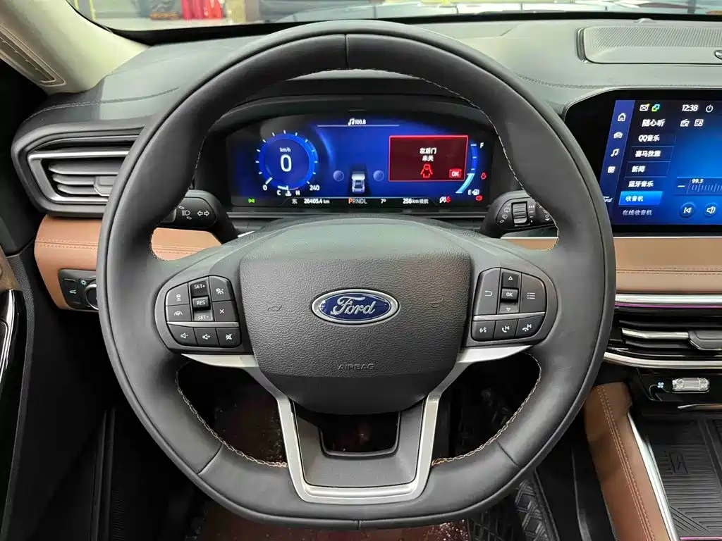 Фото 8 - Ford Explorer