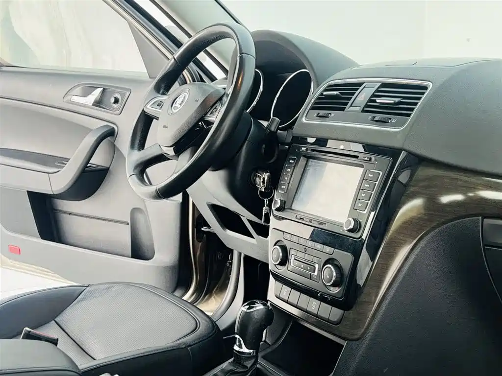 Škoda Yeti 2014 1.4TSI DSG Wild фото 23