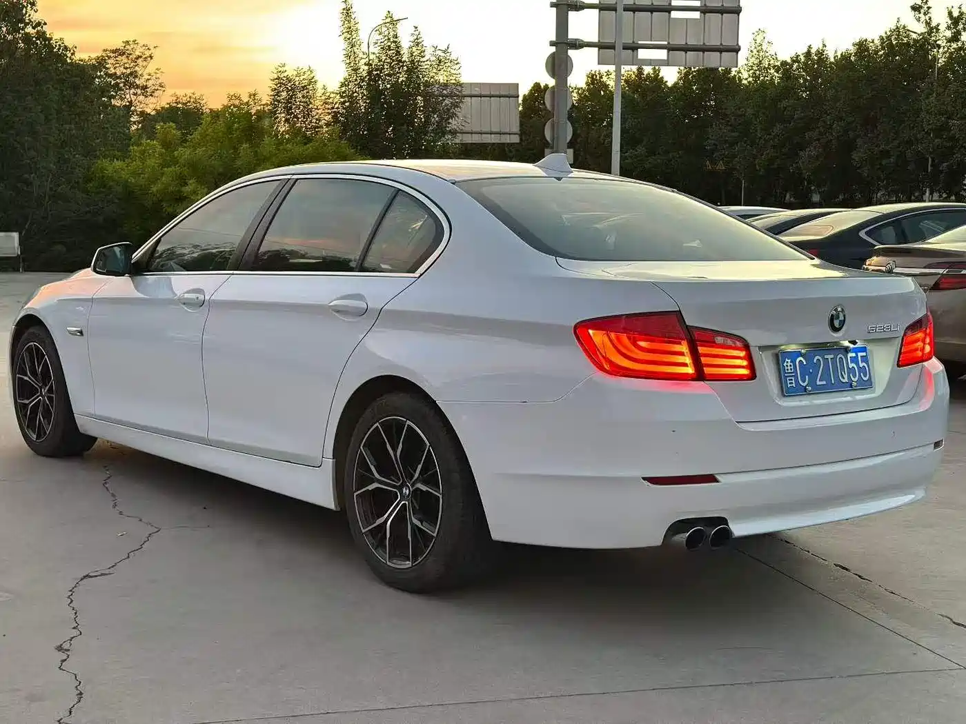 Photo 3 - BMW 5 Series