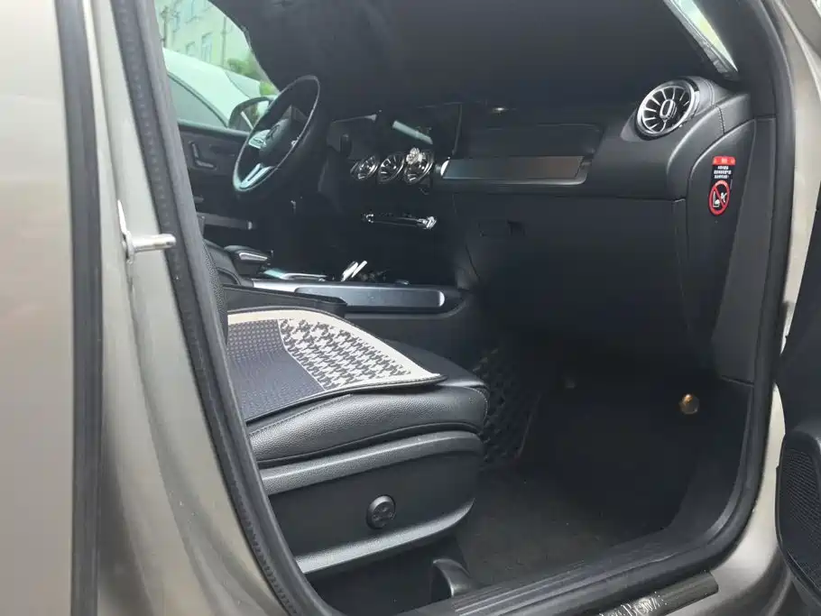 Фото 8 - Mercedes-Benz GLB