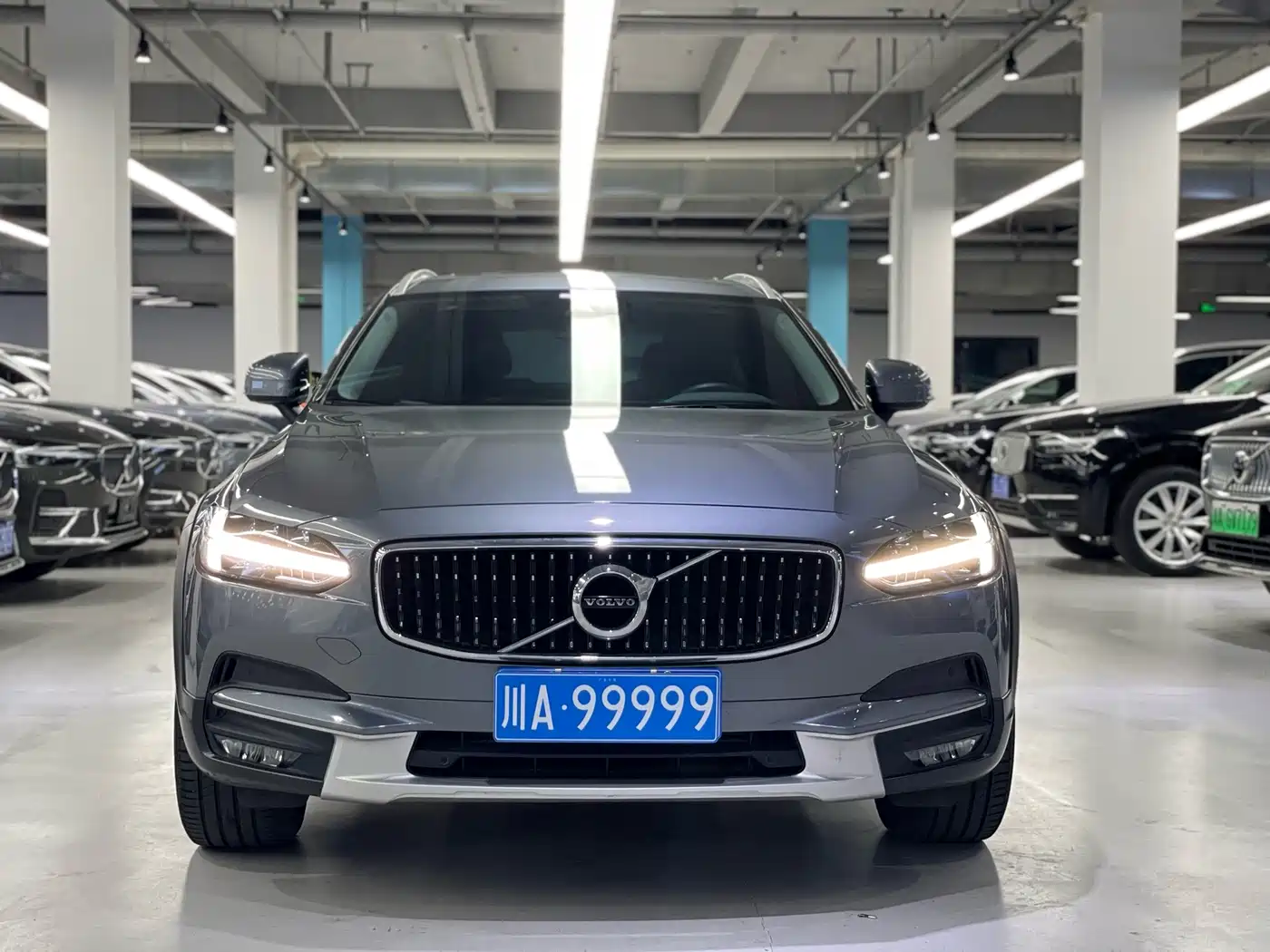 Volvo V90 2019 2019 Cross Country T5 AWD Intelligent Distance China VI
