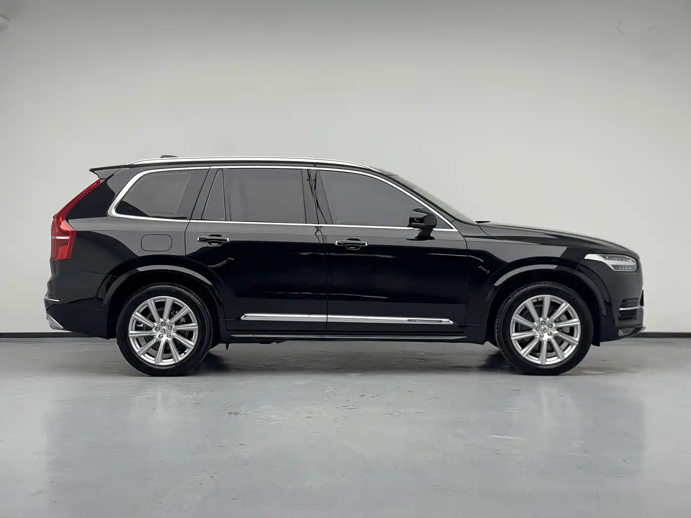 Фото 9 - Volvo XC90