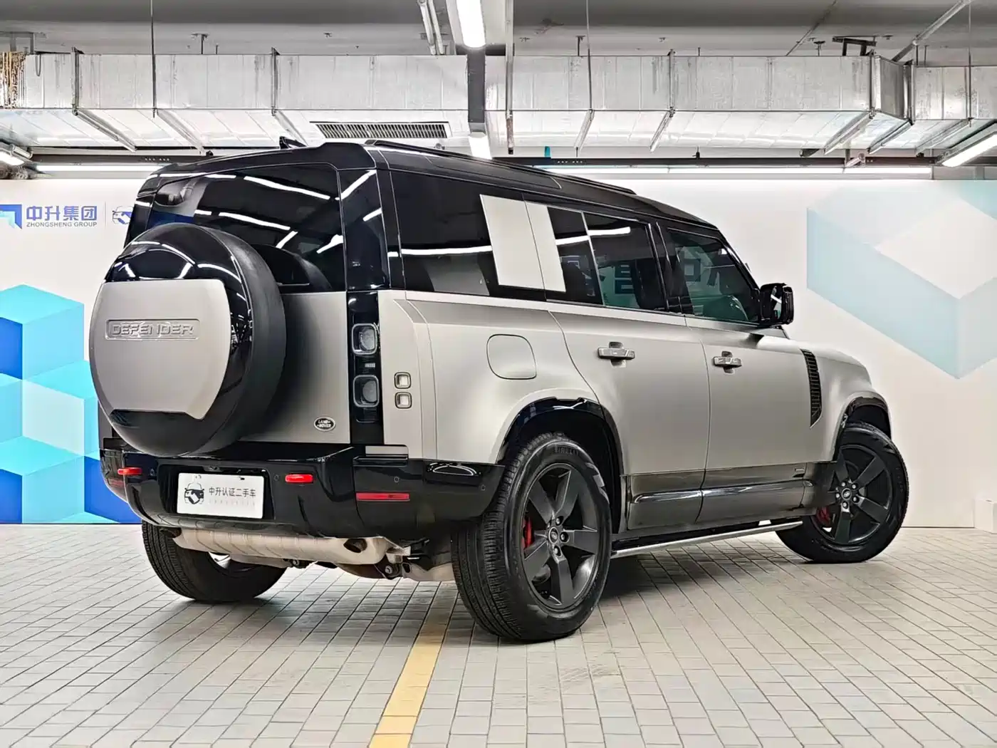 Land Rover Defender 2024 110 3.0T P400 X фото 28
