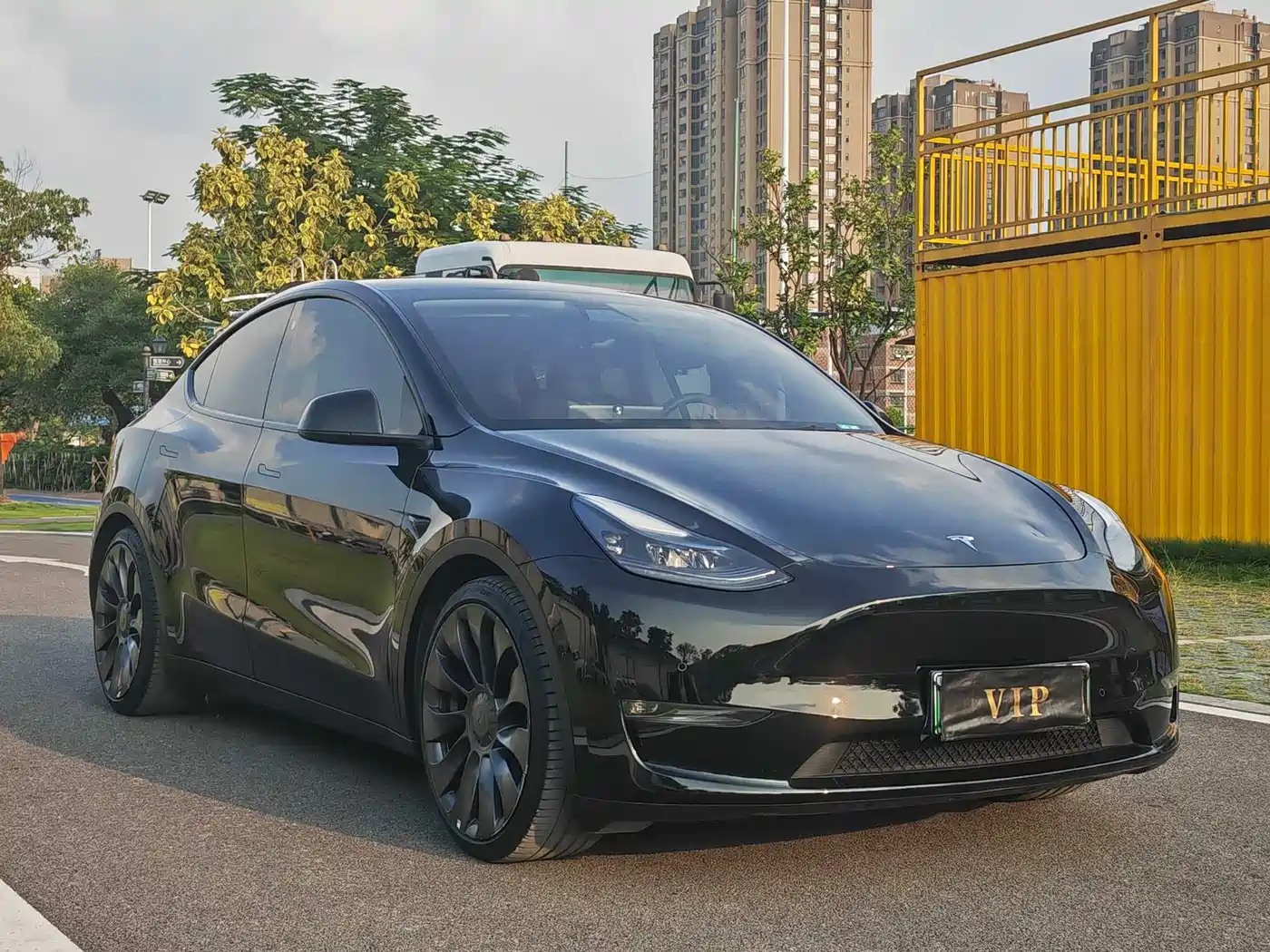 TESLA MODEL Y
