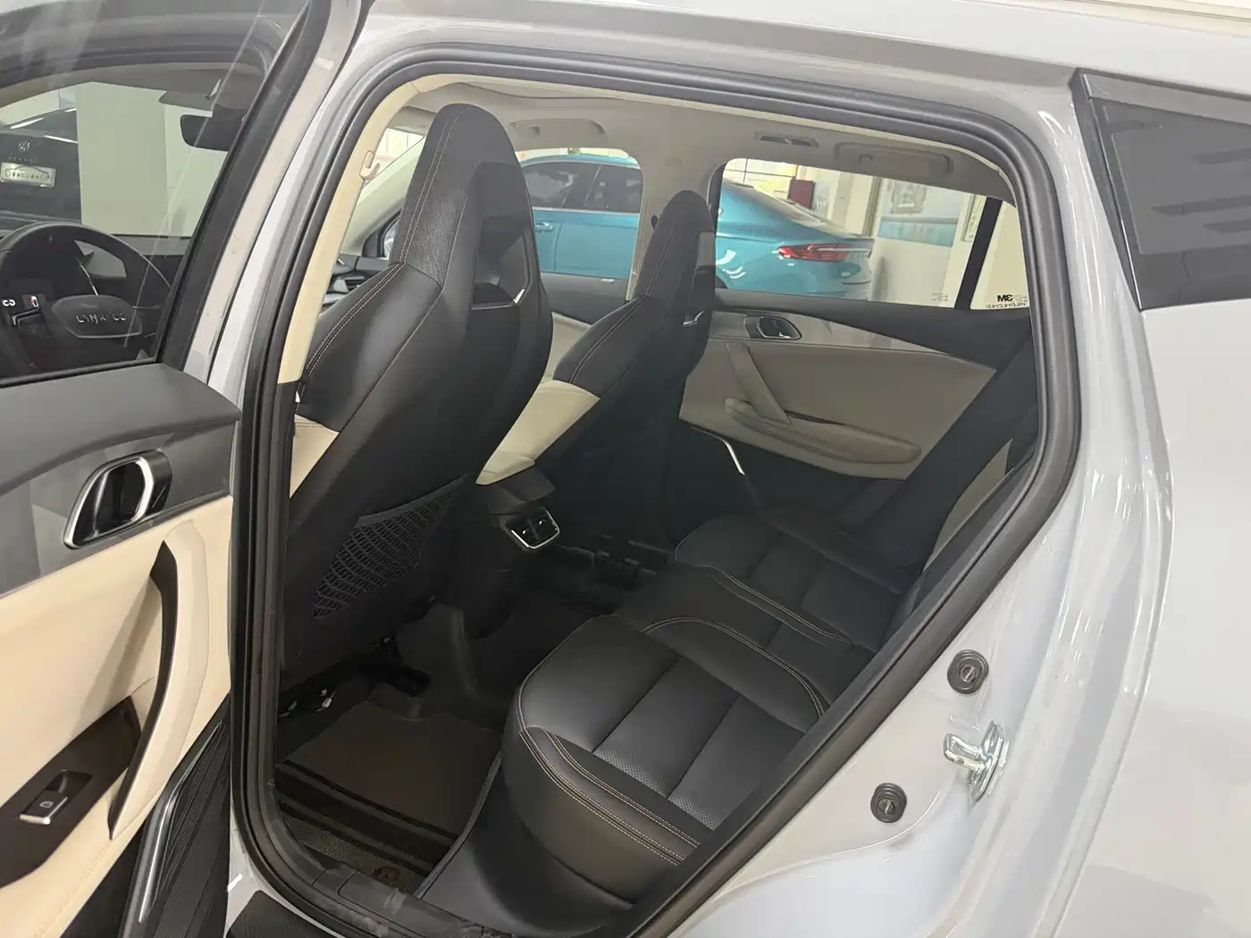 Lynk & Co 06 EM-P 2023 1.5T Remix PHEV Pro фото 5
