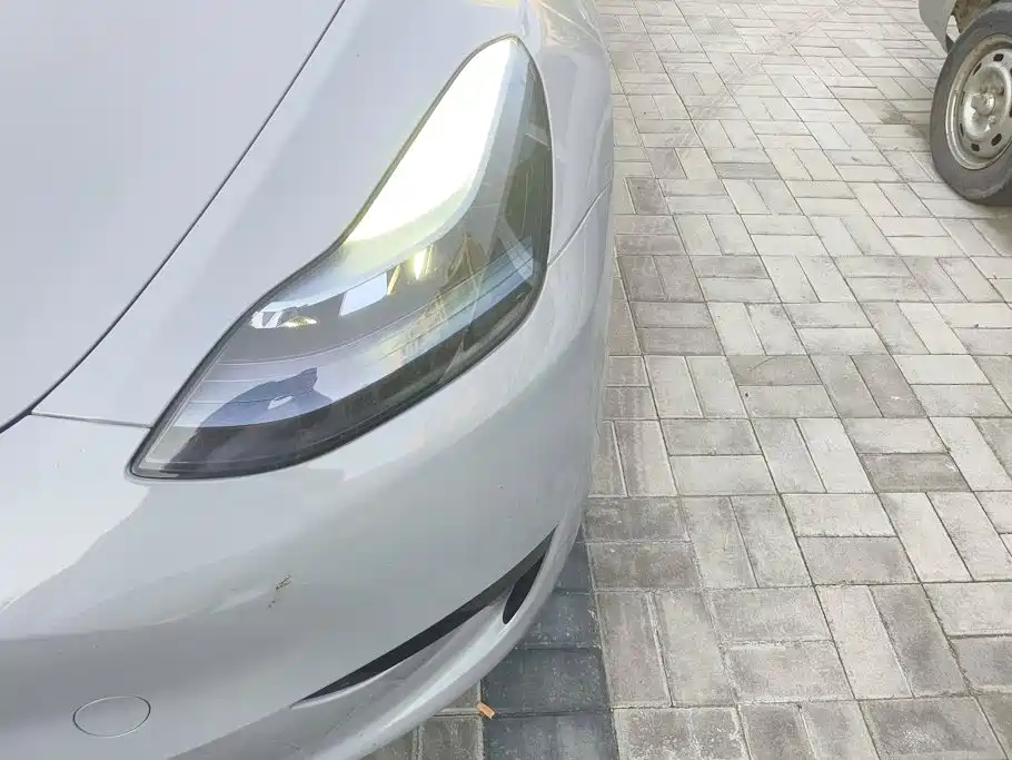 Photo 5 - Tesla Model Y