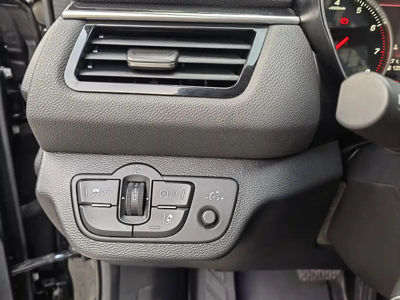 Hongqi H5 2022 Classic 1.8T Auto Smart Connect Flagship Enjoyment Edition фото 15