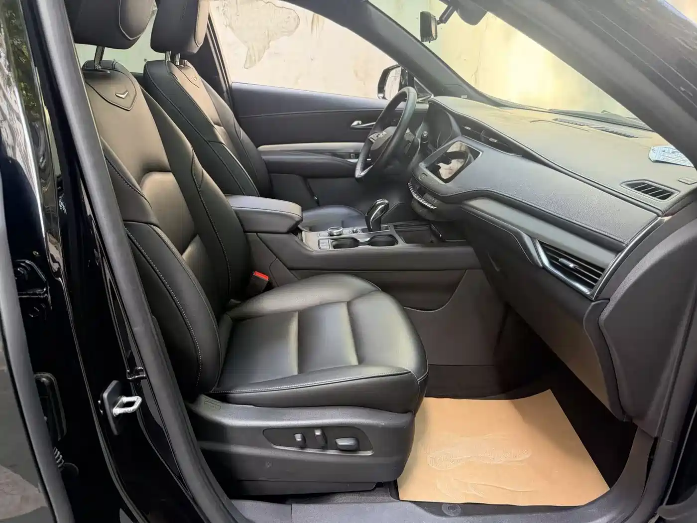 Cadillac XT4 2018 28T FWD Leading Edition фото 14
