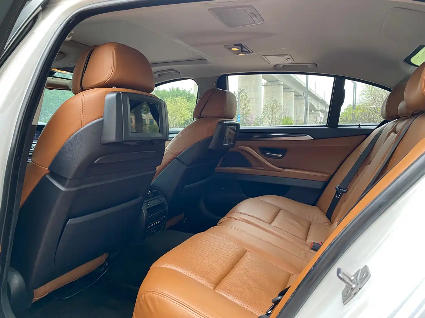 BMW 5 Series 2011 535Li Leading фото 5