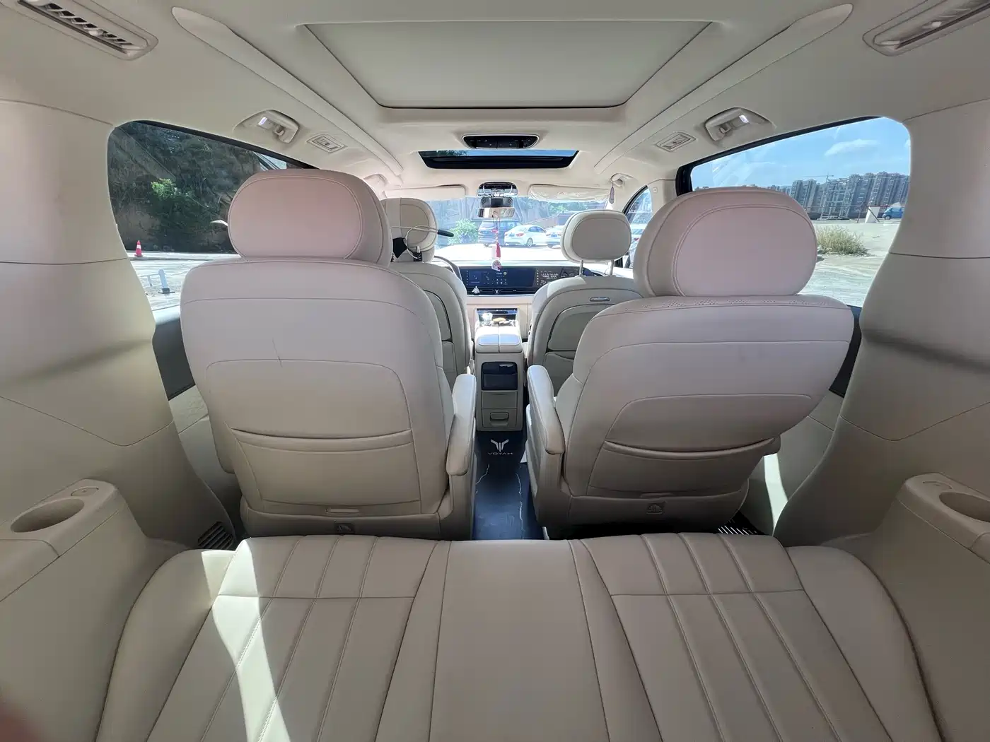 Voyah Auto Voyah Dreamer 2024 PHEV Extended Range Premium Edition фото 14