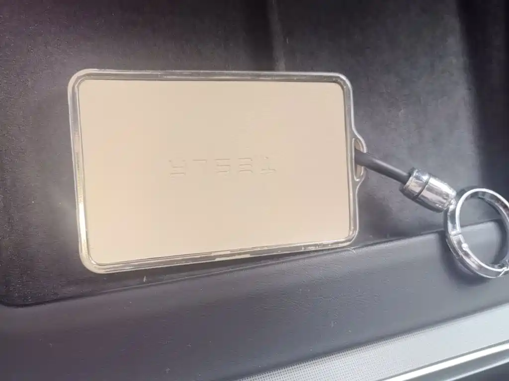 Фото 9 - Tesla Model 3
