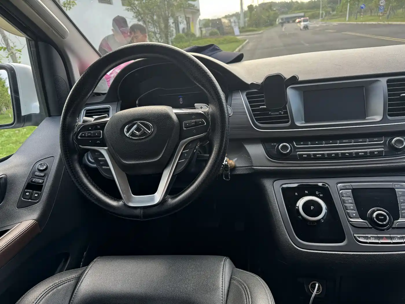 SAIC Maxus Maxus G10 2021 2.0T Automatic Elite Edition Diesel 7-Seater фото 3