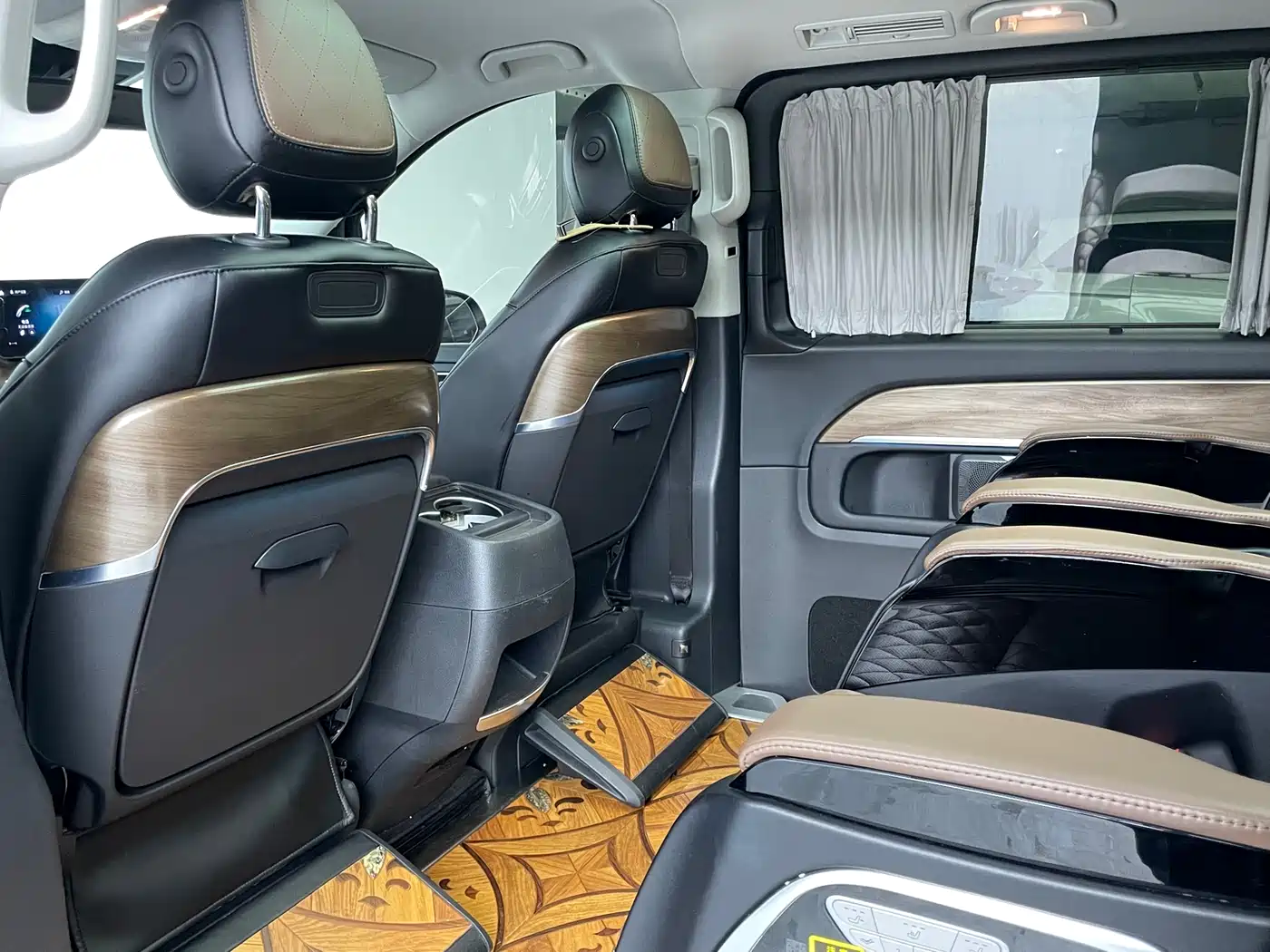 Mercedes-Benz V-Class 2020 V 260 Luxury Edition фото 13