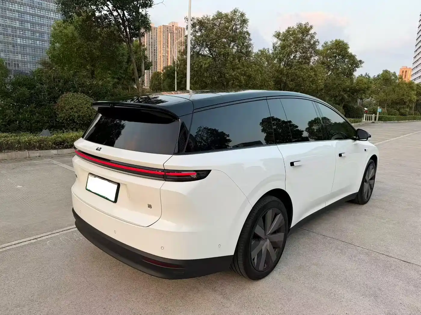 Li Auto Li i8 2026 2025 Standard Edition