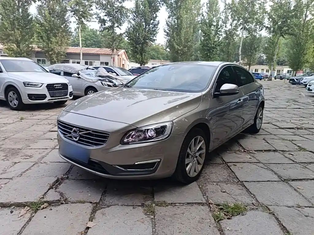 Фото 2 - Volvo S60