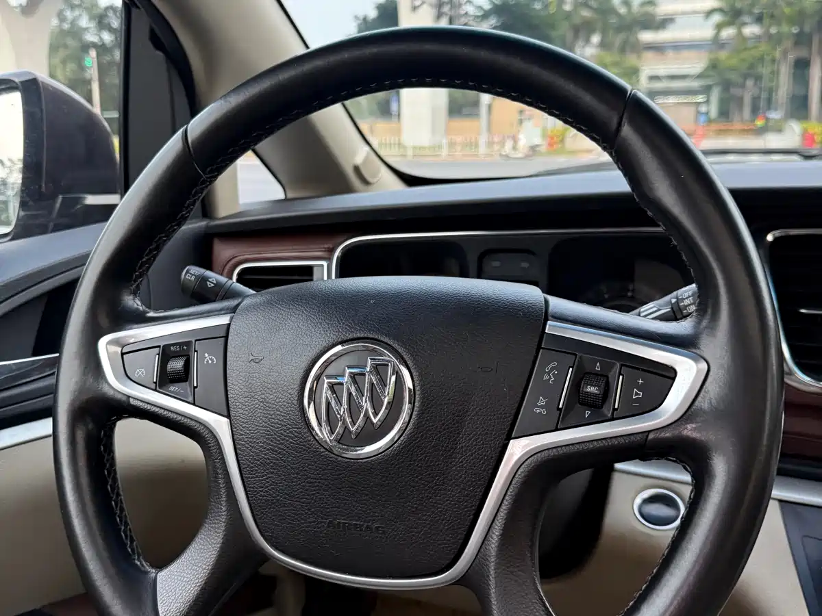 Фото 16 - Buick GL8