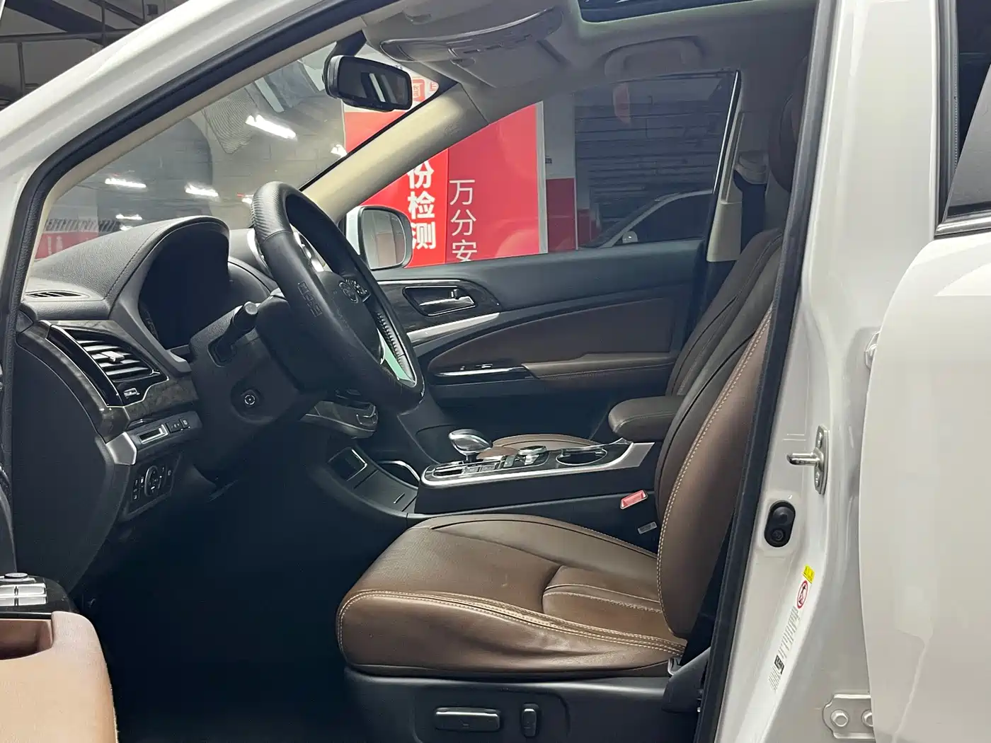 BYD Tang New Energy 2015 2.0T 4WD Flagship фото 8
