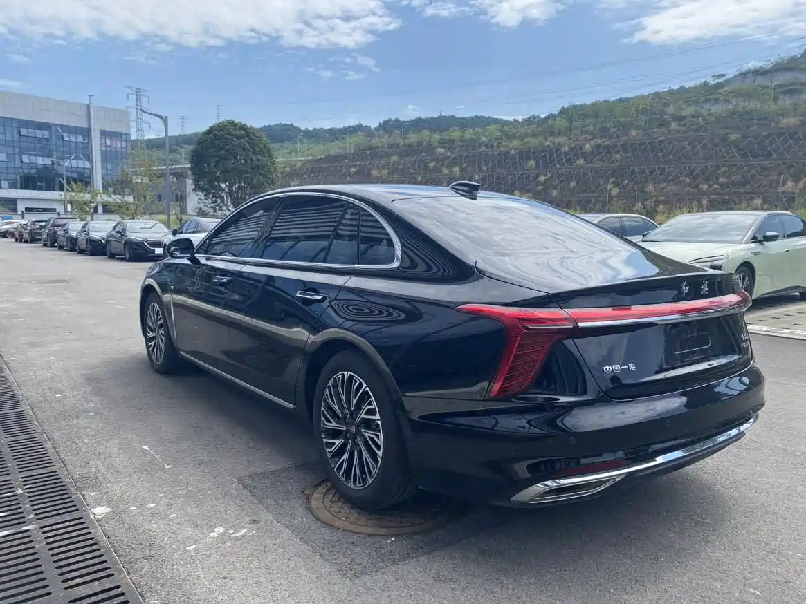 Hongqi H5 2023 2.0T Auto Smart Connect Flag Enjoy фото 2