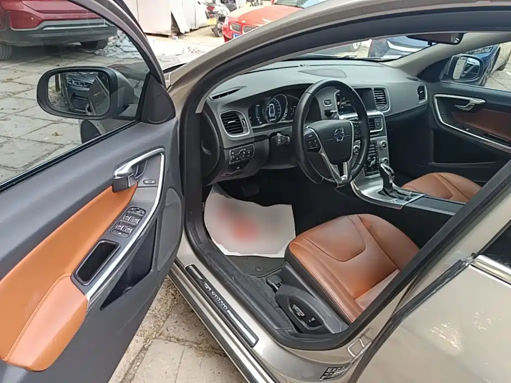 Фото 16 - Volvo S60