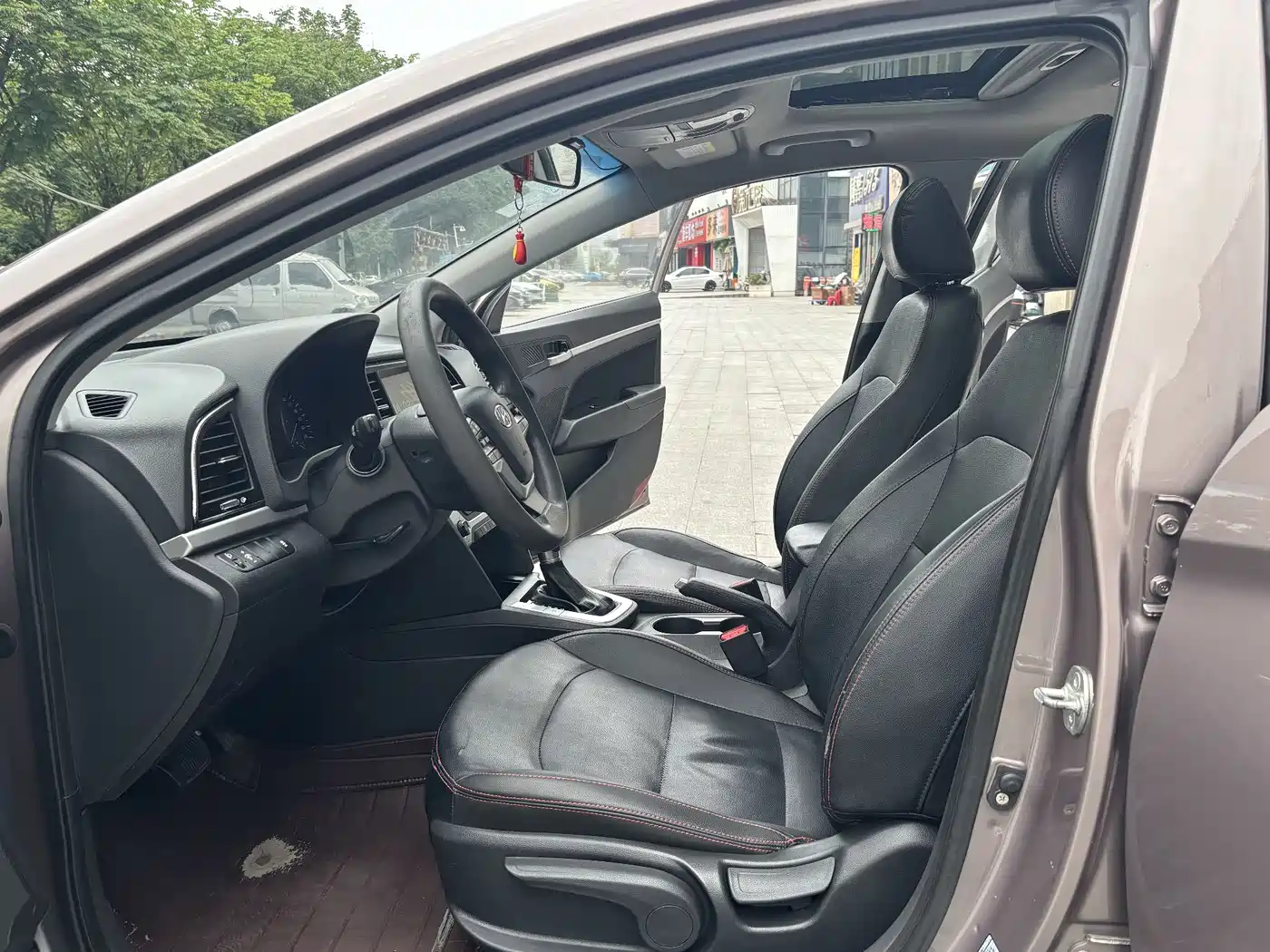 Hyundai Elantra 2016 1.6L Auto Smart·Luxury Edition фото 4