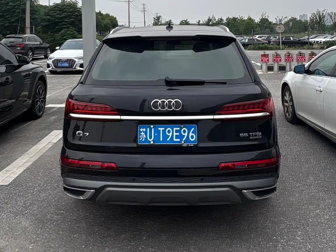AUDI Q7