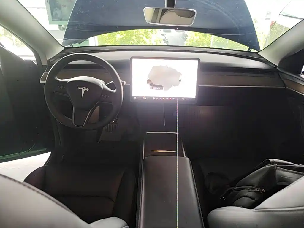 Фото 10 - Tesla Model Y