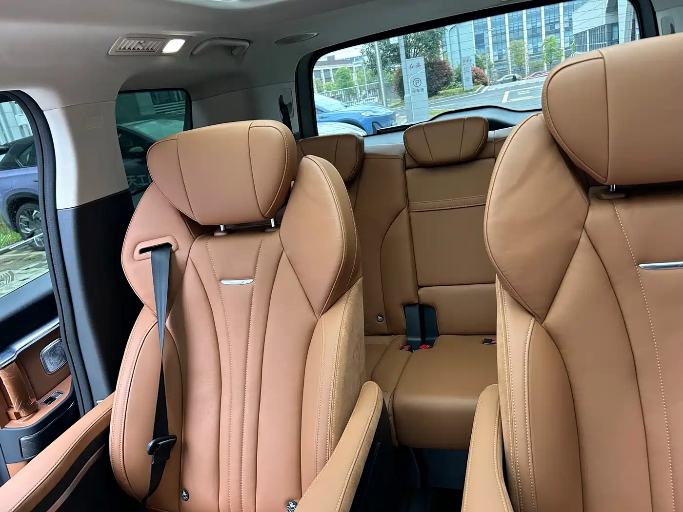 Hongqi HQ9 PHEV 2024 Model 2.0T AWD Business Edition фото 13