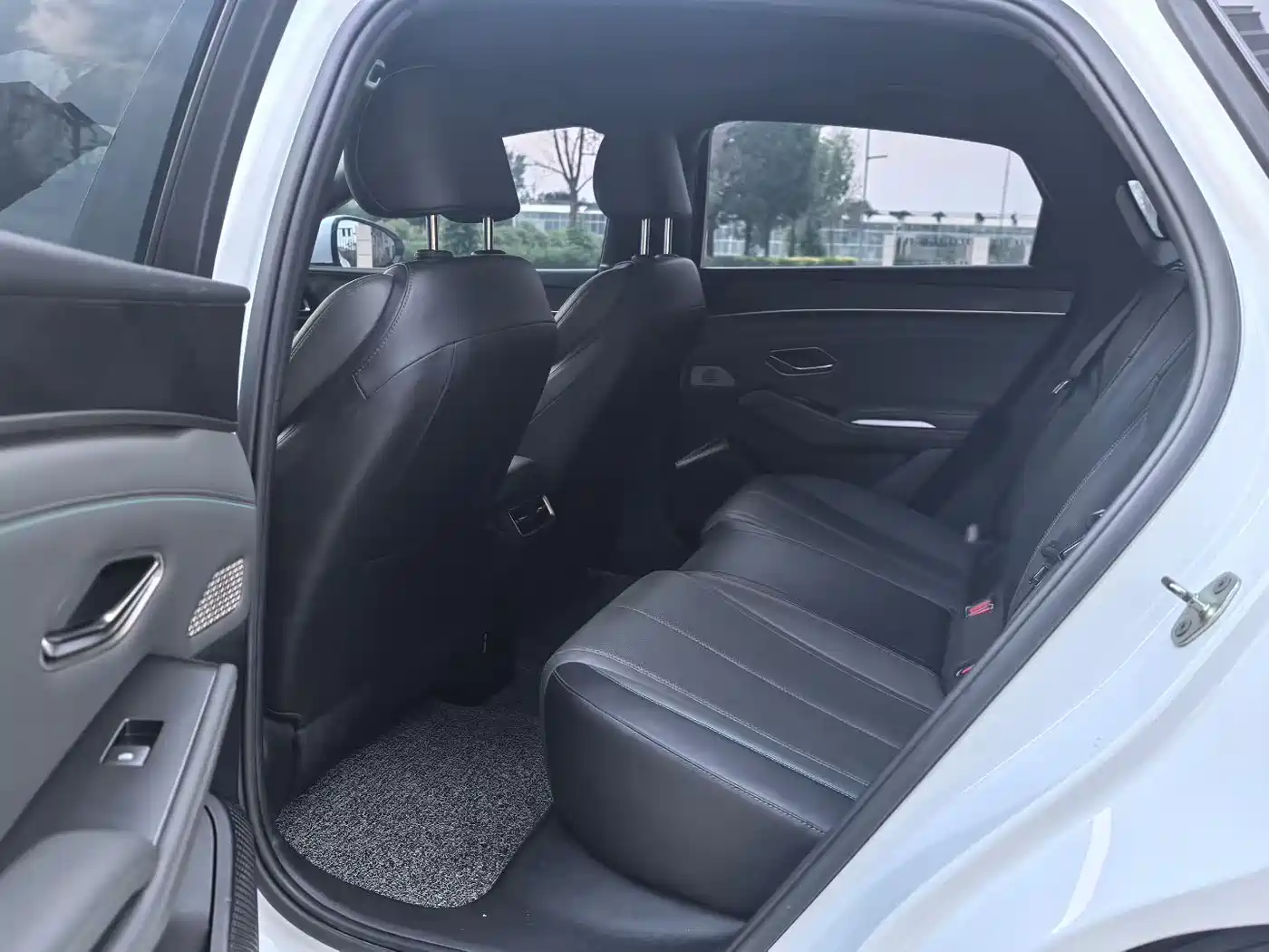 BYD Qin L 2024 DM-i 80KM Leading Edition фото 5