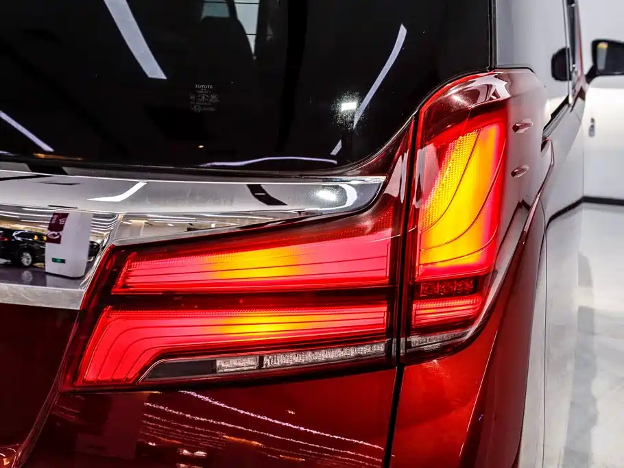 Photo 27 - Toyota Alphard