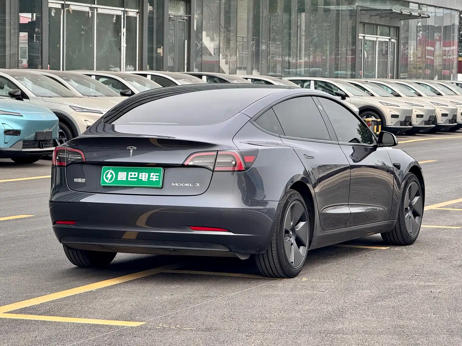 Фото 10 - Tesla Model 3