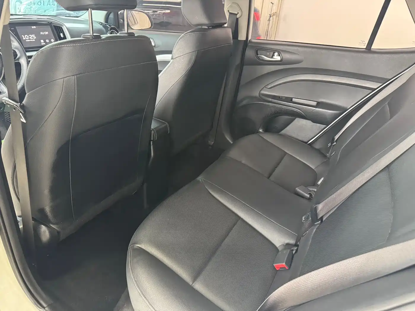 Kia KX1 2021 1.4L CVT Fun Sunroof Version фото 10