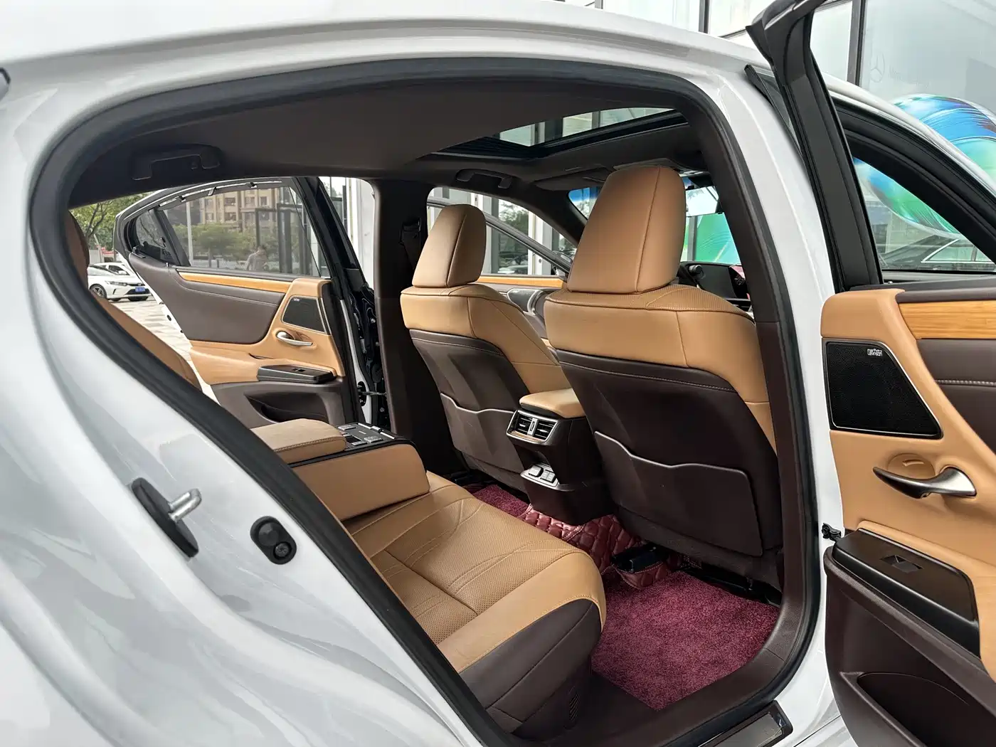 Фото 21 - Lexus ES