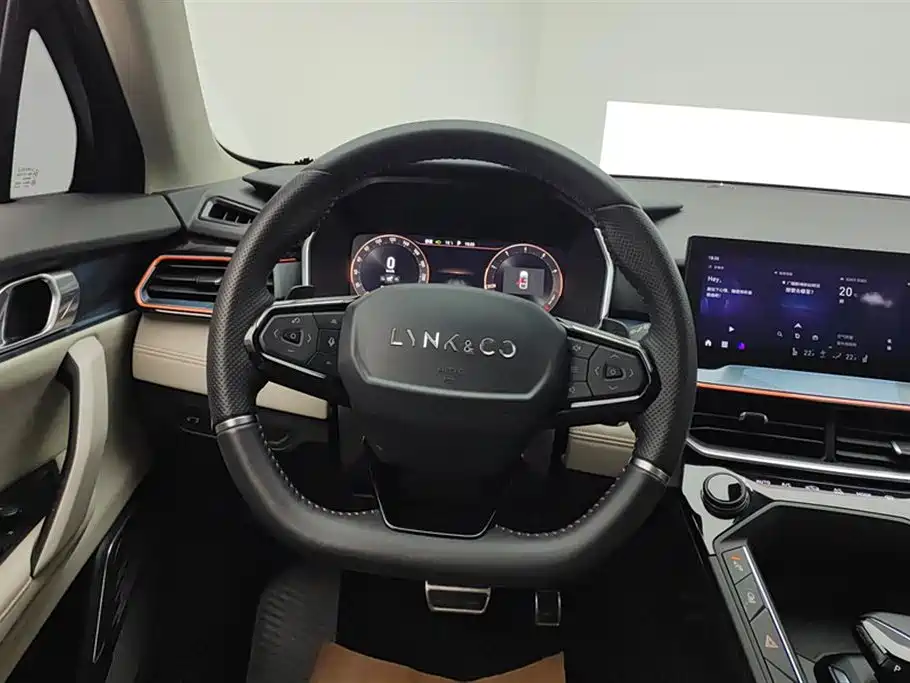 Lynk & Co 06 2020 1.5T Halo фото 15