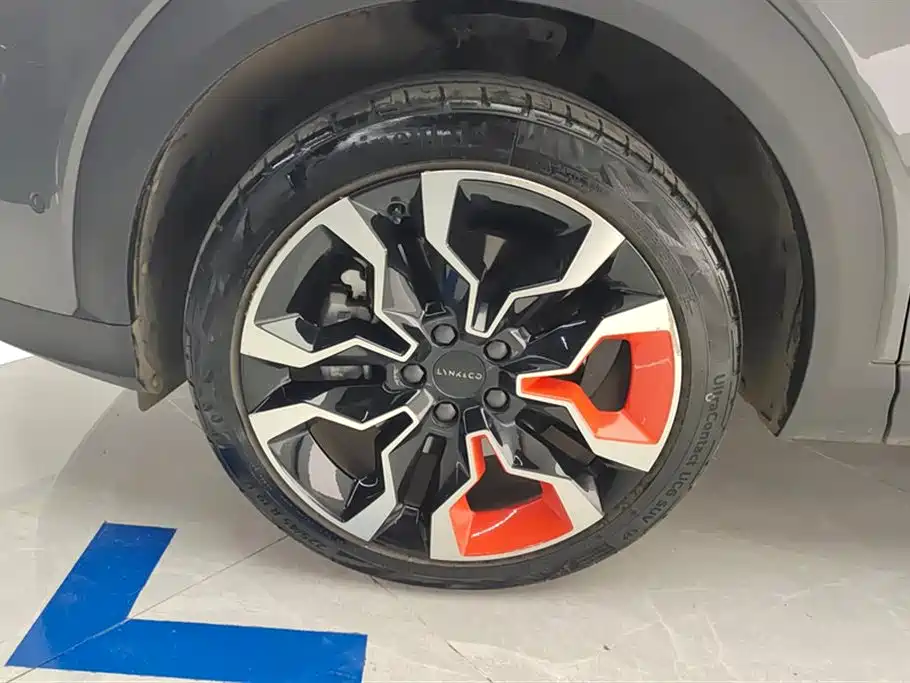 Lynk & Co 06 2020 1.5T Halo фото 6