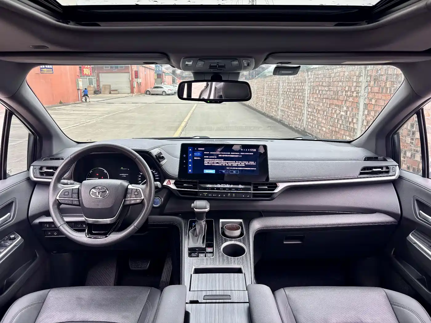 Toyota Sienna 2021 2.5L Hybrid Premium Edition фото 17