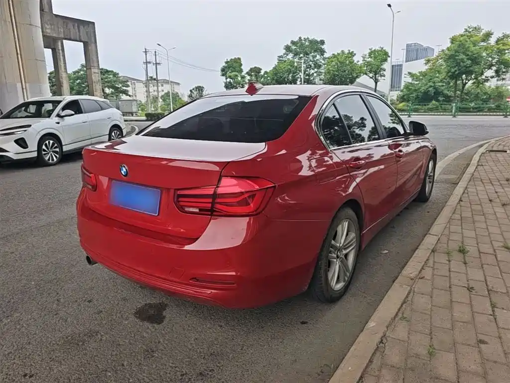 صورة 7 - BMW 3 Series