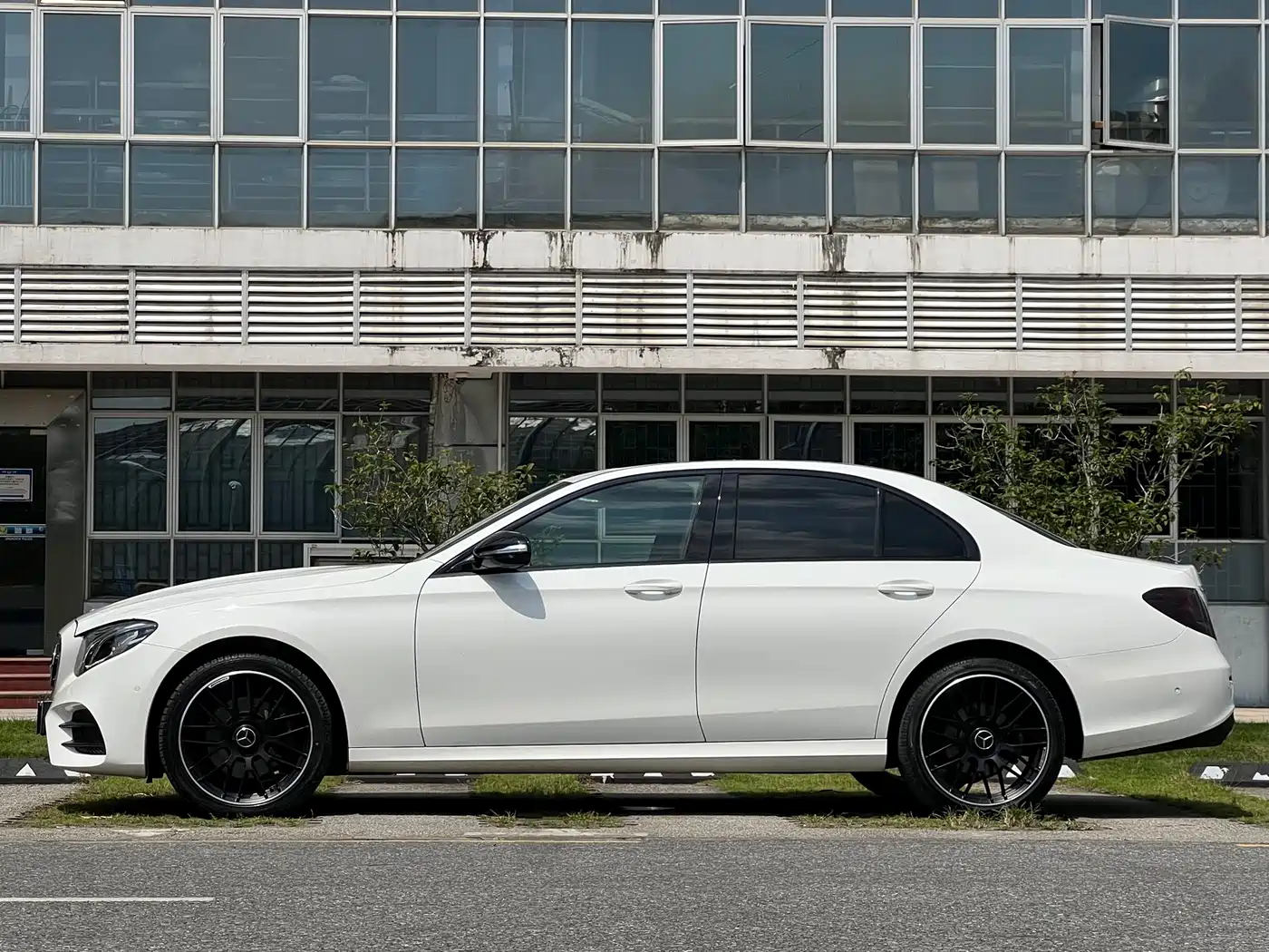 Фото 7 - Mercedes-Benz E-Class