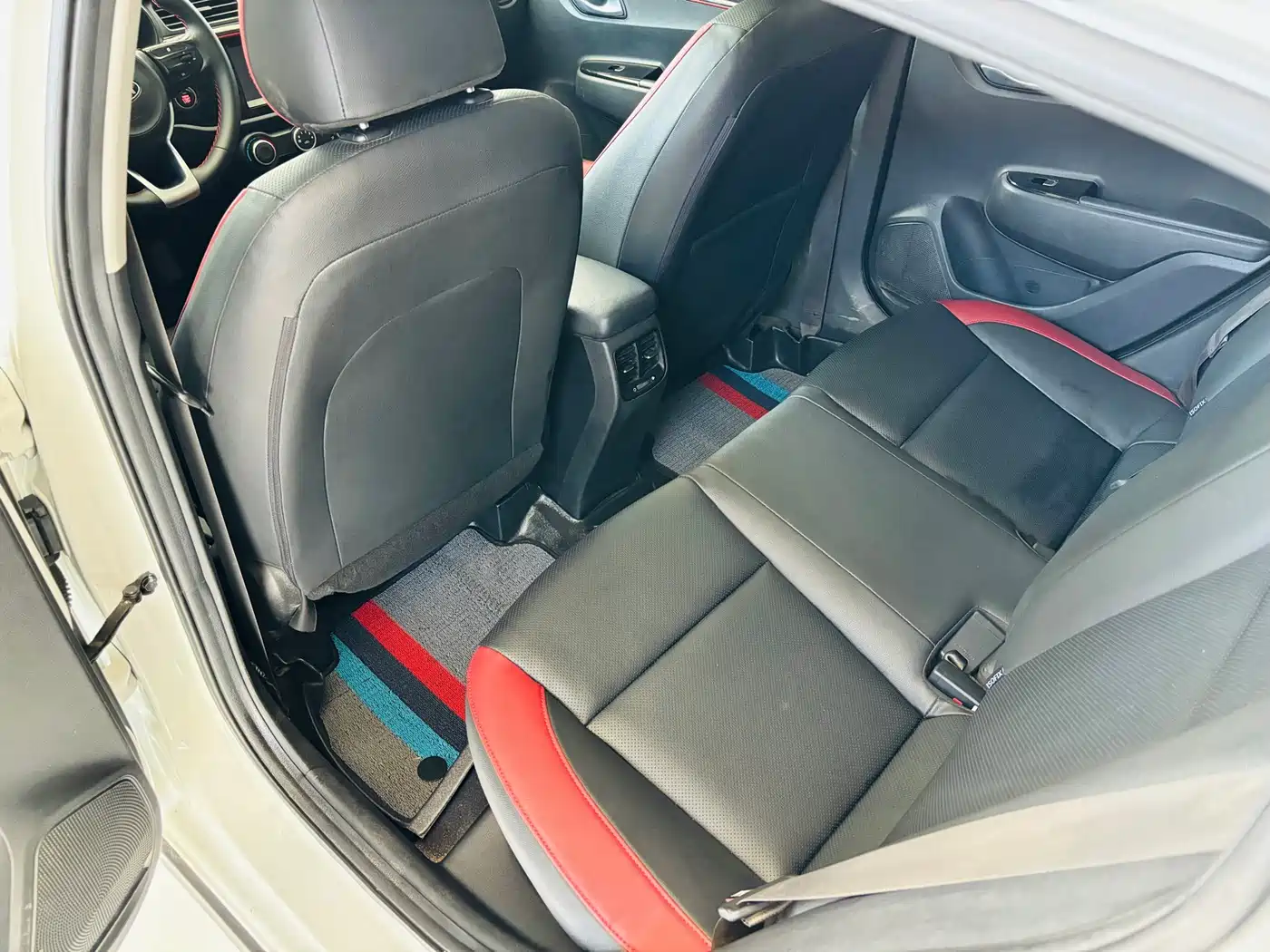 Kia KX CROSS 2018 1.6L Automatic Smart Sunroof Edition фото 10
