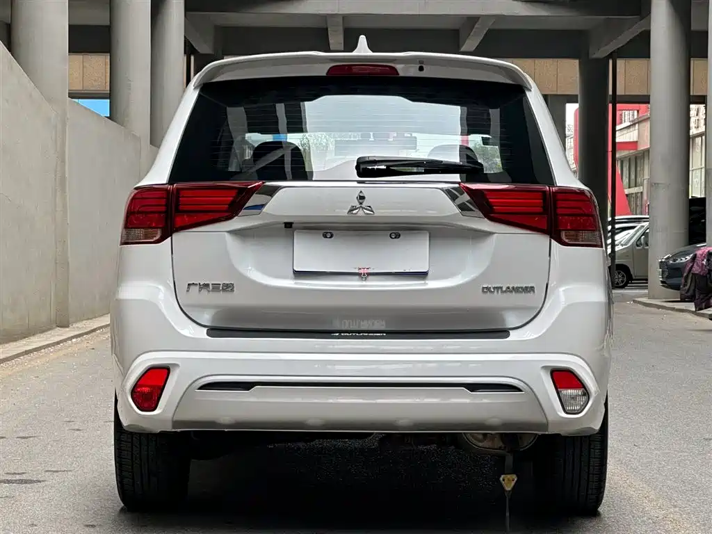Mitsubishi Outlander 2021 2.0L 2WD Smooth Ride Version 5-Seater фото 4